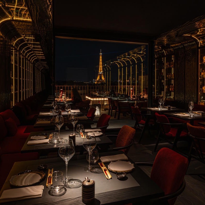 PARIS' MUST-VISIT RESTAURANTS AND FESTIVE HOTSPOTS